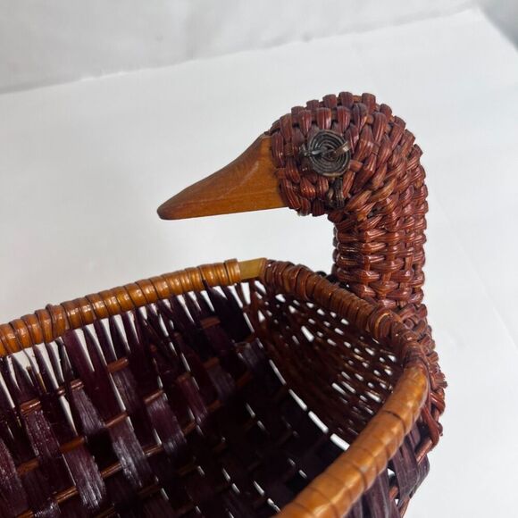 Wicker Woven Duck Shaped Basket VTG 70s 80s Rustic Farmhouse Country Decor MCM - Picture 5 of 7